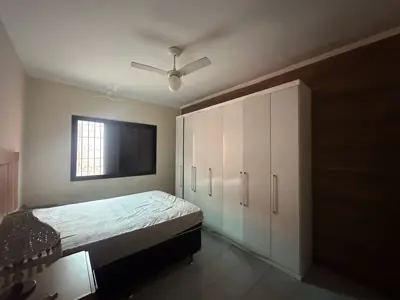 Casa - Sobrado com 3 dormitórios (sendo 1 suite(s)) a 0,00 metros praia.