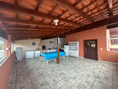 Casa - Sobrado com 3 dormitórios (sendo 1 suite(s)) a 0,00 metros praia.