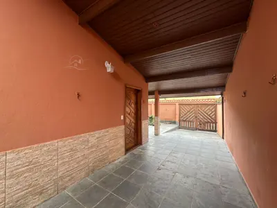 Casa - Sobrado com 3 dormitórios (sendo 1 suite(s)) a 0,00 metros praia.