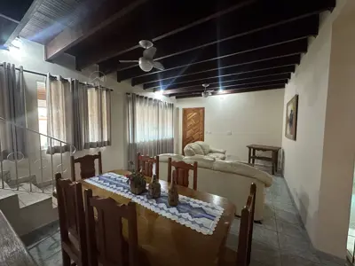 Casa - Sobrado com 3 dormitórios (sendo 1 suite(s)) a 0,00 metros praia.