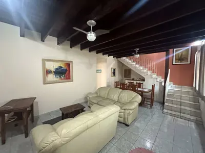 Casa - Sobrado com 3 dormitórios (sendo 1 suite(s)) a 0,00 metros praia.