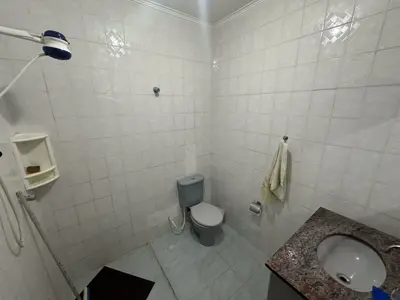 Casa - Sobrado com 3 dormitórios (sendo 1 suite(s)) a 0,00 metros praia.