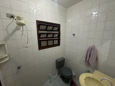 Casa - Sobrado com 3 dormitórios (sendo 1 suite(s)) a 0,00 metros praia.