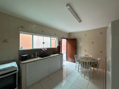 Casa - Sobrado com 3 dormitórios (sendo 1 suite(s)) a 0,00 metros praia.