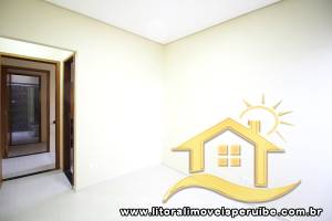 Apartamento - Térreo com 2 quartos (sendo 2 suite(s)) a 700,00 metros praia.