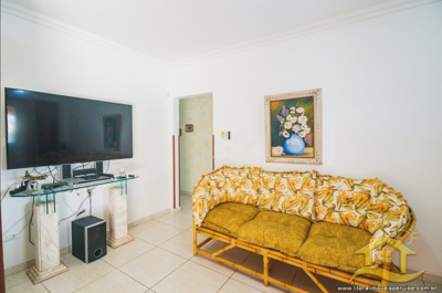 Casa - Térrea com 6 dormitórios (sendo 1 suite(s)) a 0,00 metros praia.