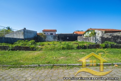 Terreno - Amplo com 0 dormitórios (sendo 0 suite(s)) a 0,00 metros praia.