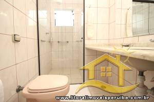 Casa - Sobrado com 3 dormitórios (sendo 2 suite(s)) a 400,00 metros praia.