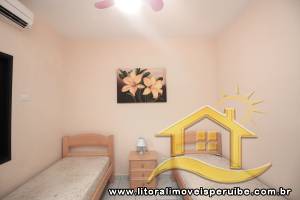 Casa - Sobrado com 3 dormitórios (sendo 2 suite(s)) a 400,00 metros praia.