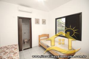 Casa - Sobrado com 3 dormitórios (sendo 2 suite(s)) a 400,00 metros praia.