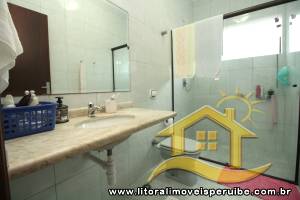 Casa - Sobrado com 3 dormitórios (sendo 2 suite(s)) a 400,00 metros praia.