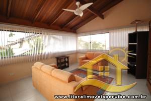 Casa - Sobrado com 3 dormitórios (sendo 2 suite(s)) a 400,00 metros praia.
