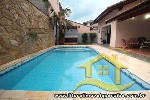 Casa - Sobrado com 3 dormitórios (sendo 2 suite(s)) a 400,00 metros praia.