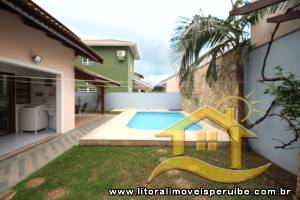 Casa - Sobrado com 3 dormitórios (sendo 2 suite(s)) a 400,00 metros praia.