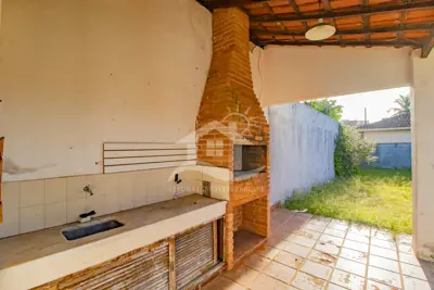 Casa - Térrea com 0 dormitórios (sendo 0 suite(s)) a 0,00 metros praia.