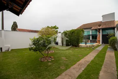 Casa - Térrea com 5 dormitórios (sendo 3 suite(s)) a 200,00 metros praia.