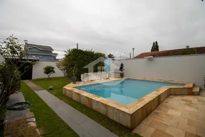 Casa - Térrea com 5 dormitórios (sendo 3 suite(s)) a 200,00 metros praia.