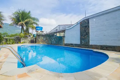Casa para venda no bairro 21, em Peruíbe / SP.