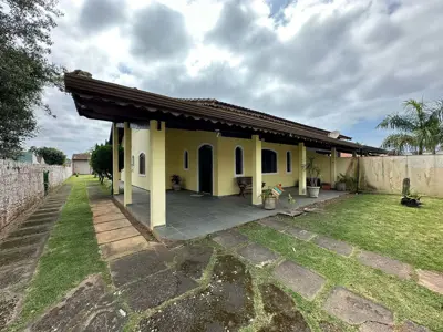 Casa - Térrea com 3 quartos (sendo 1 suite(s)) a 1500,00 metros praia.