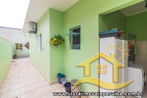 Casa - Térrea com 2 dormitórios (sendo 1 suite(s)) a 0,00 metros praia.