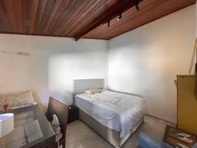 Casa - Térrea com Edícula com 2 quartos (sendo 0 suite(s)) a 2500 metros praia.