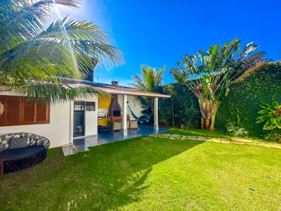 Casa - Térrea com Edícula com 2 quartos (sendo 0 suite(s)) a 2500 metros praia.