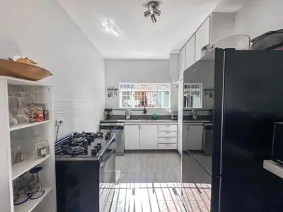 Casa - Térrea com Edícula com 2 quartos (sendo 0 suite(s)) a 2500 metros praia.