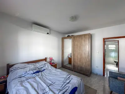 Casa - Térrea com Edícula com 2 quartos (sendo 0 suite(s)) a 2500 metros praia.