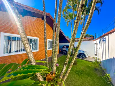 Casa - Térrea com Edícula com 2 quartos (sendo 0 suite(s)) a 2500 metros praia.
