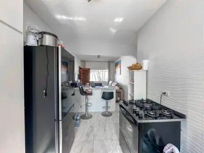 Casa - Térrea com Edícula com 2 quartos (sendo 0 suite(s)) a 2500 metros praia.