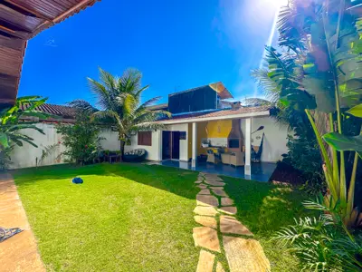 Casa - Térrea com Edícula com 2 quartos (sendo 0 suite(s)) a 2500 metros praia.