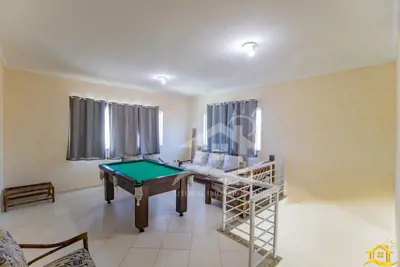 Casa - Sobrado com 4 dormitórios (sendo 4 suite(s)) a 300,00 metros praia.