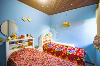 Casa - Térrea com 2 dormitórios (sendo 1 suite(s)) a 1700,00 metros praia.