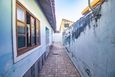 Casa - Térrea com 2 dormitórios (sendo 1 suite(s)) a 1700,00 metros praia.