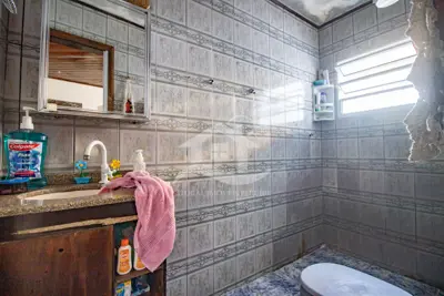 Casa - Térrea com 2 dormitórios (sendo 1 suite(s)) a 1700,00 metros praia.