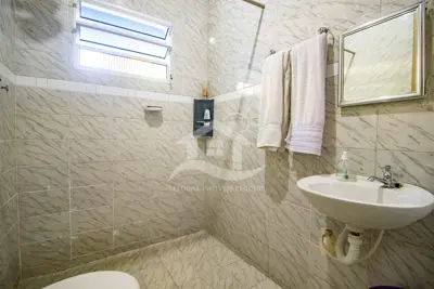 Casa - Térrea com 2 dormitórios (sendo 1 suite(s)) a 1700,00 metros praia.