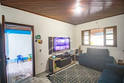 Casa - Térrea com 2 dormitórios (sendo 1 suite(s)) a 1700,00 metros praia.