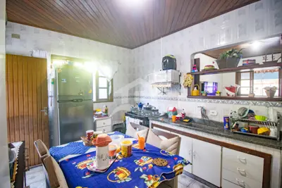 Casa - Térrea com 2 dormitórios (sendo 1 suite(s)) a 1700,00 metros praia.