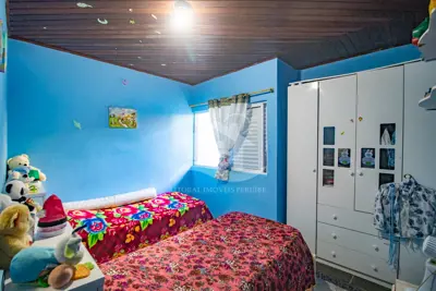 Casa - Térrea com 2 dormitórios (sendo 1 suite(s)) a 1700,00 metros praia.