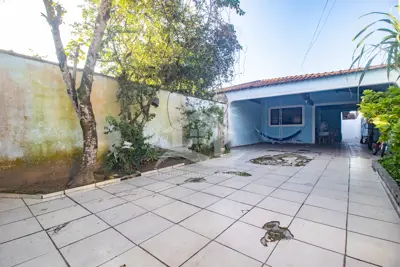 Casa - Térrea com 2 dormitórios (sendo 1 suite(s)) a 1700,00 metros praia.