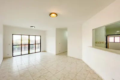 Apartamento - Amplo com 3 dormitórios (sendo 1 suite(s)) a 800,00 metros praia.