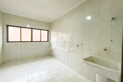 Apartamento - Amplo com 3 dormitórios (sendo 1 suite(s)) a 800,00 metros praia.