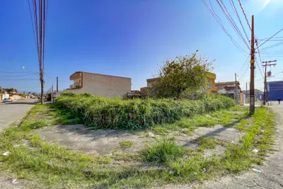 Terreno - Esquina com  dormitórios  a 1500,00 metros praia.