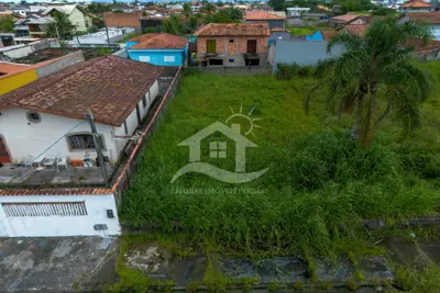 Terreno - Plano com  dormitórios  a 980,00 metros praia.