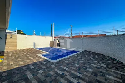 Casa - Térrea com 3 dormitórios (sendo 1 suite(s)) a 440,00 metros praia.