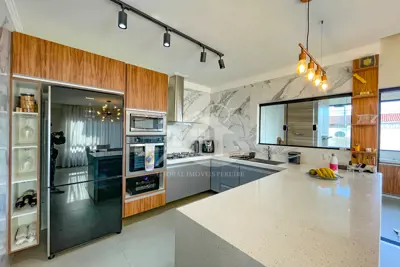 Casa - Térrea com 3 dormitórios (sendo 1 suite(s)) a 440,00 metros praia.