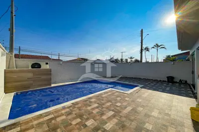 Casa - Térrea com 3 dormitórios (sendo 1 suite(s)) a 440,00 metros praia.