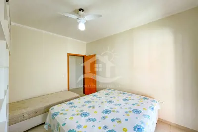 Casa - Sobrado com 3 quartos (sendo 1 suite(s)) a 40,00 metros praia.