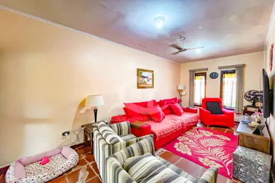 Casa - Térrea com 3 dormitórios (sendo 1 suite(s)) a 700,00 metros praia.