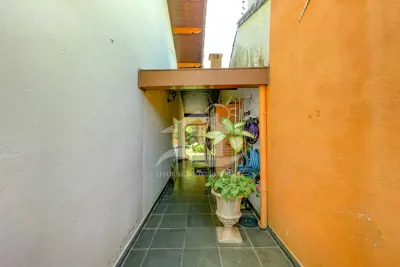 Casa - Térrea com 3 dormitórios (sendo 1 suite(s)) a 700,00 metros praia.